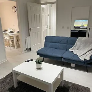 Chic: Elegant 2br Sleeps 5, Prime Location Apartment Belfast